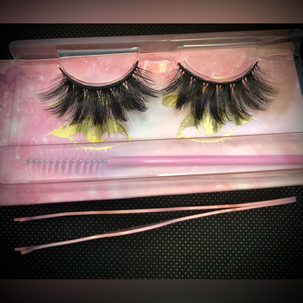 Eyelashes - Picture 4 of 5